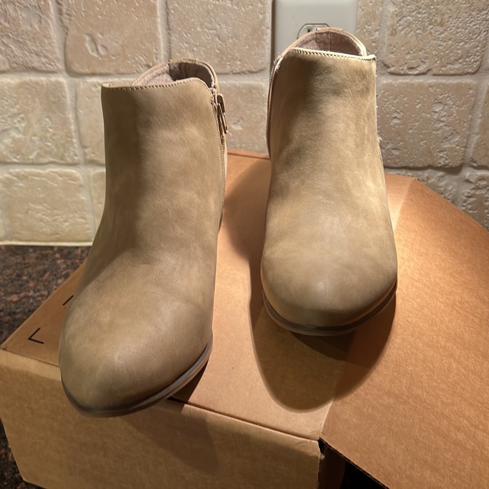 Brand new Esprit brand size 10 taupe colored ankle height heeled boots - Picture 2 of 2